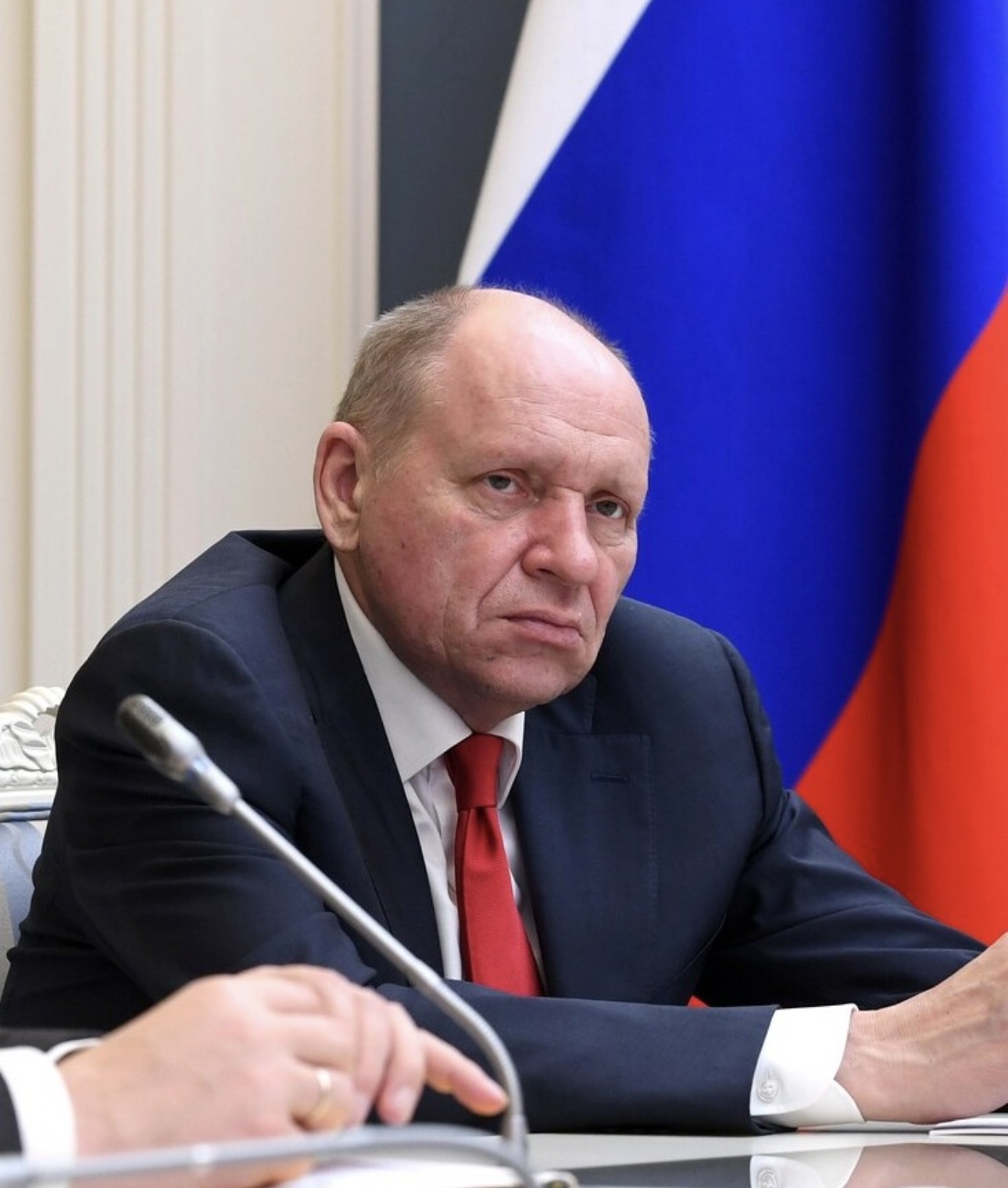 Инсайдерские источники утверждают, что Алексей Алексеевич Громов — первый заместитель руководителя Администрации ПрезидентаРоссийской Федерации (назначен 21 мая 2012 года) , предполагает уход с данного поста и переход на «комфортное место» в одной изгосударственных корпораций.