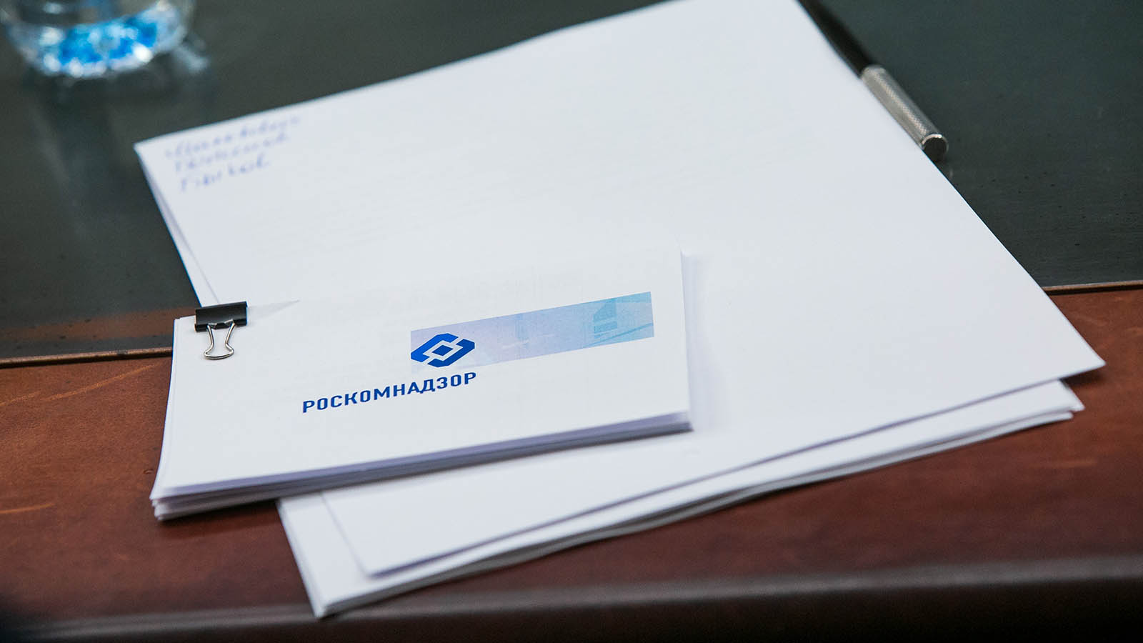 Россияне скоро почувствуют первые реальные последствия перехода к суверенному интернету,рассказали источники в РКН